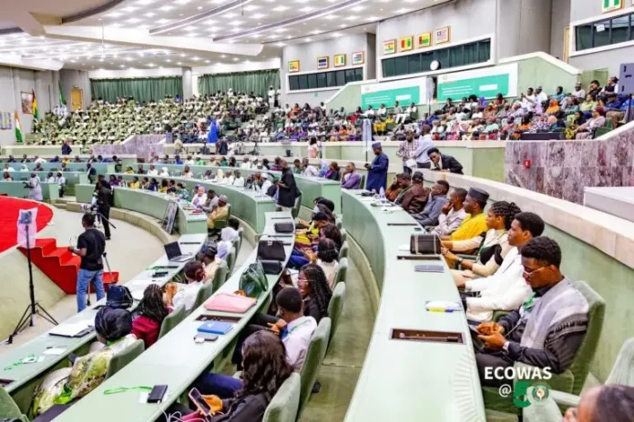 c9a90ad1-3a6e-4d0c-b821-0e6c137c0b17-768x512